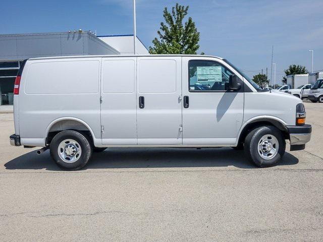 Photo of 2025 Summit White Chevrolet Express 2500