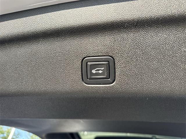 Photo of 2022 Summit White Chevrolet Tahoe