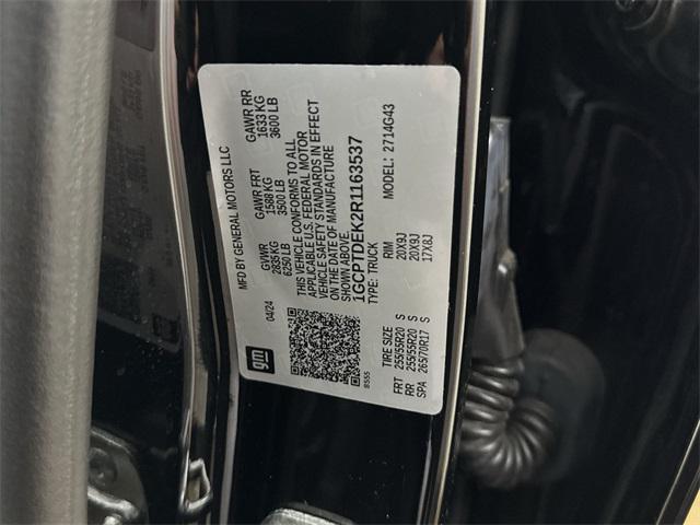 Photo of 2024 Black Chevrolet Colorado