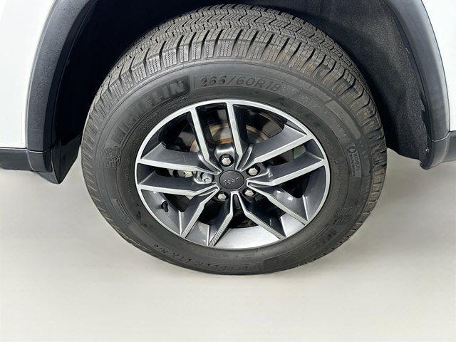 Photo of 2020 Bright White Clearcoat Jeep Grand Cherokee