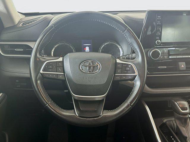 Photo of 2022 Midnight Black Metallic Toyota Highlander