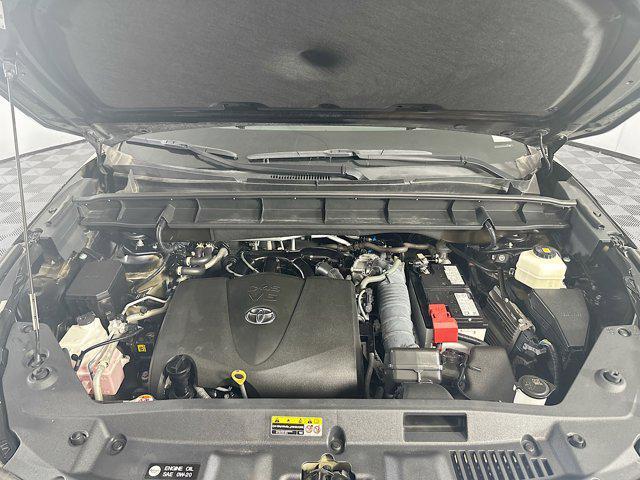 Photo of 2022 Midnight Black Metallic Toyota Highlander