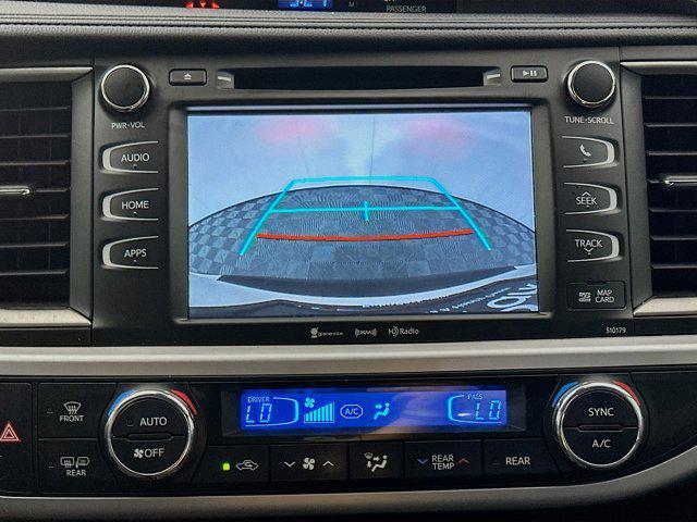 Photo of 2017 Blizzard Pearl Toyota Highlander