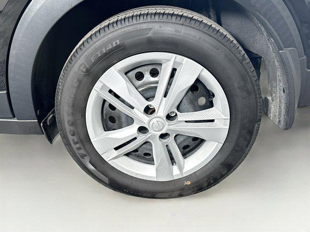 Photo of 2024 Super Black Nissan Kicks
