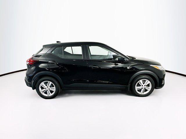 Photo of 2024 Super Black Nissan Kicks