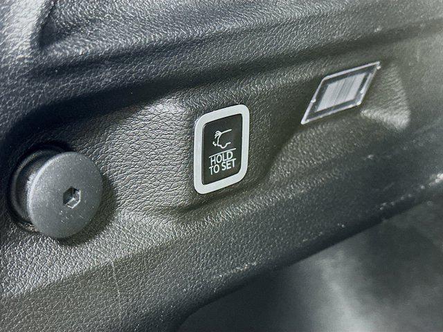 Photo of 2024 Diamond Black Crystal Pearlcoat Jeep Grand Cherokee L