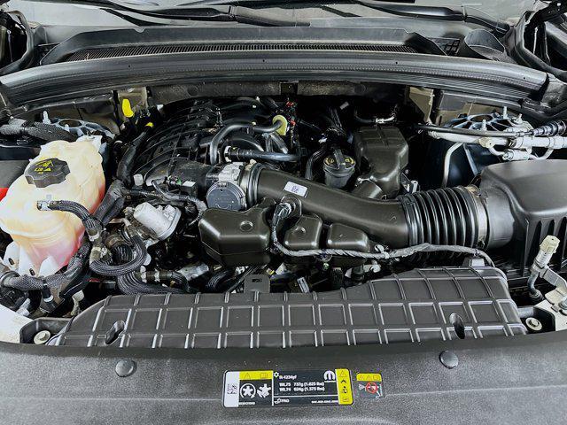 Photo of 2024 Diamond Black Crystal Pearlcoat Jeep Grand Cherokee L