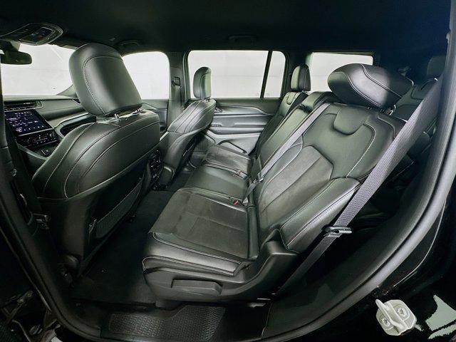 Photo of 2024 Diamond Black Crystal Pearlcoat Jeep Grand Cherokee L