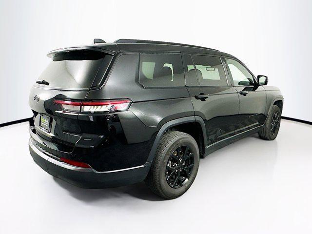 Photo of 2024 Diamond Black Crystal Pearlcoat Jeep Grand Cherokee L