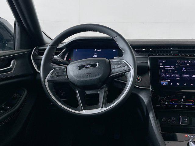 Photo of 2024 Diamond Black Crystal Pearlcoat Jeep Grand Cherokee L