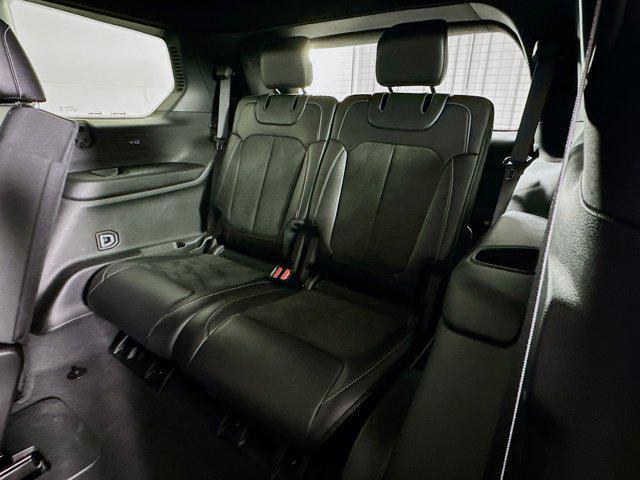 Photo of 2024 Diamond Black Crystal Pearlcoat Jeep Grand Cherokee L