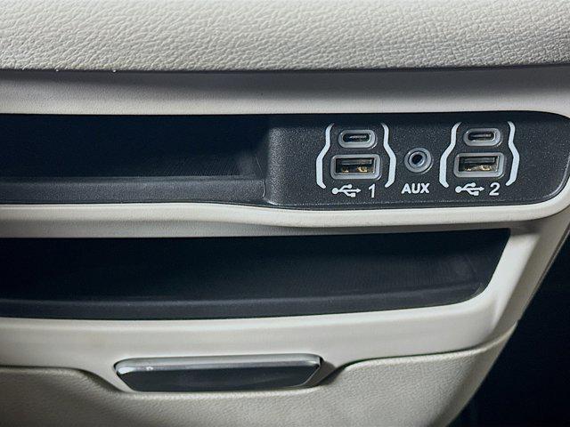 Photo of 2023 Bright White Clearcoat Chrysler Pacifica
