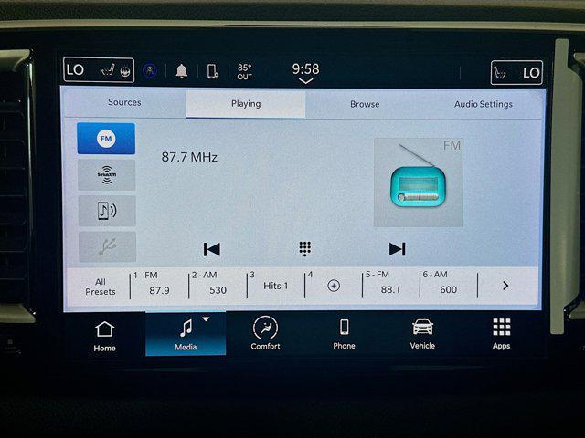 Photo of 2023 Bright White Clearcoat Chrysler Pacifica