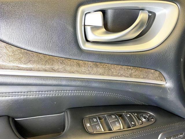 Photo of 2015 Liquid Platinum INFINITI QX60
