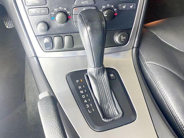 Photo of 2007 Silver Metallic Volvo V70