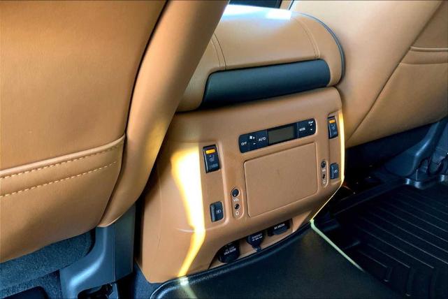 Photo of 2018 Champagne Quartz INFINITI QX80