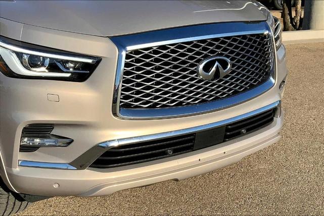 Photo of 2018 Champagne Quartz INFINITI QX80