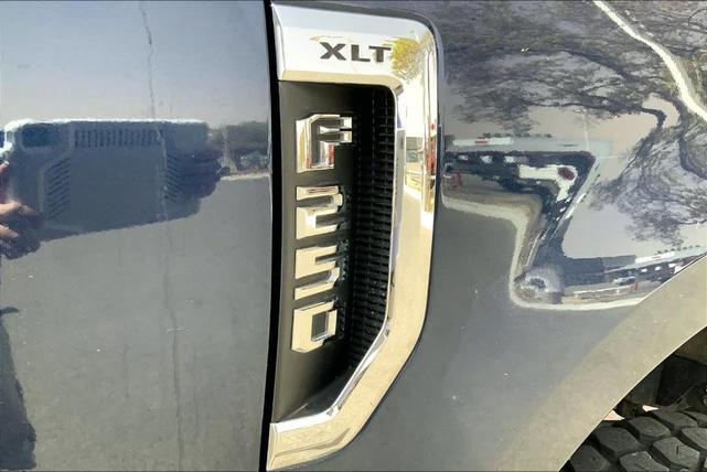 Photo of 2017 Blue Jeans Metallic Ford F-250