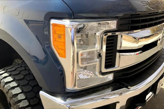 Photo of 2017 Blue Jeans Metallic Ford F-250