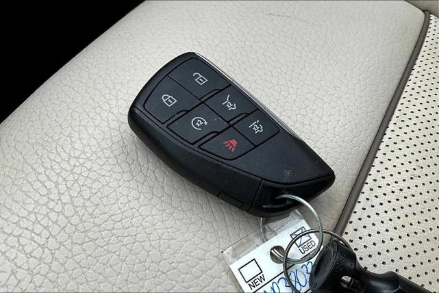 Photo of 2021 Beige Pearl Metallic GMC Yukon