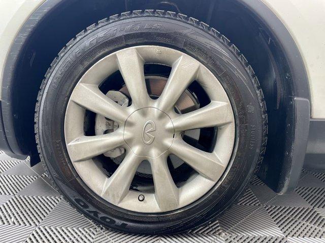 Photo of 2017 Majestic White INFINITI QX50