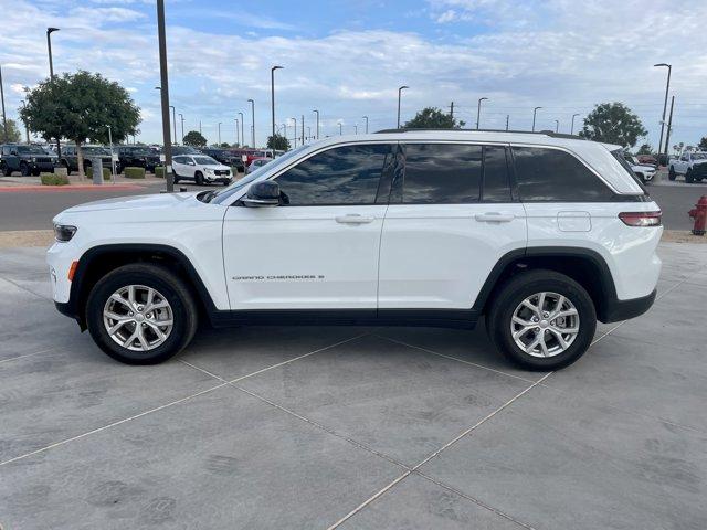 Photo of 2024 Bright White Clearcoat Jeep Grand Cherokee