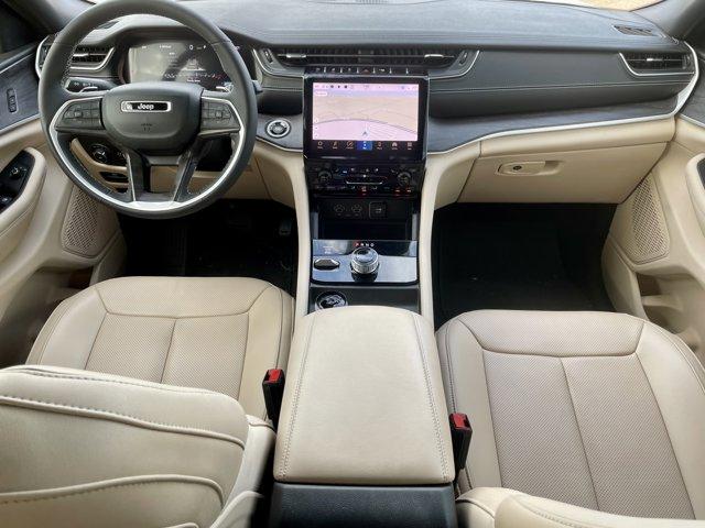 Photo of 2024 Bright White Clearcoat Jeep Grand Cherokee