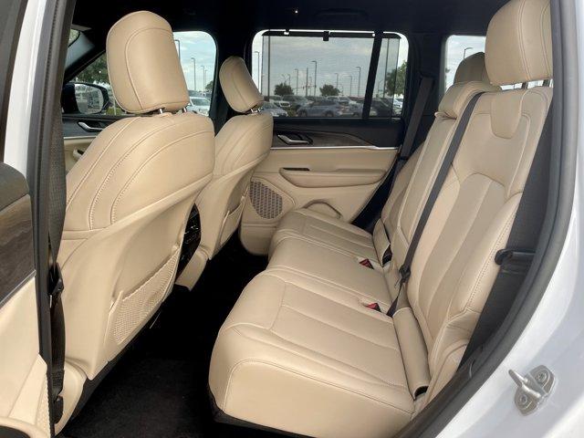 Photo of 2024 Bright White Clearcoat Jeep Grand Cherokee