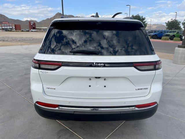 Photo of 2024 Bright White Clearcoat Jeep Grand Cherokee
