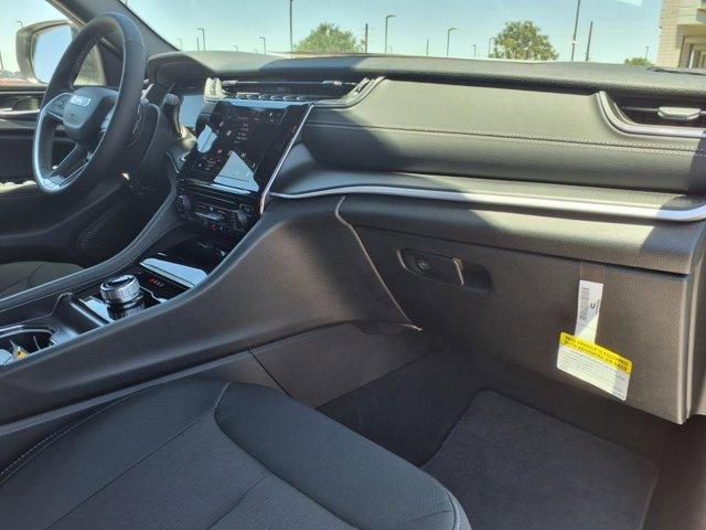 Photo of 2025 Bright White Clearcoat Jeep Grand Cherokee L