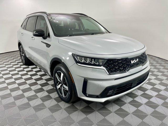 Photo of 2022 Wolf Gray Kia Sorento