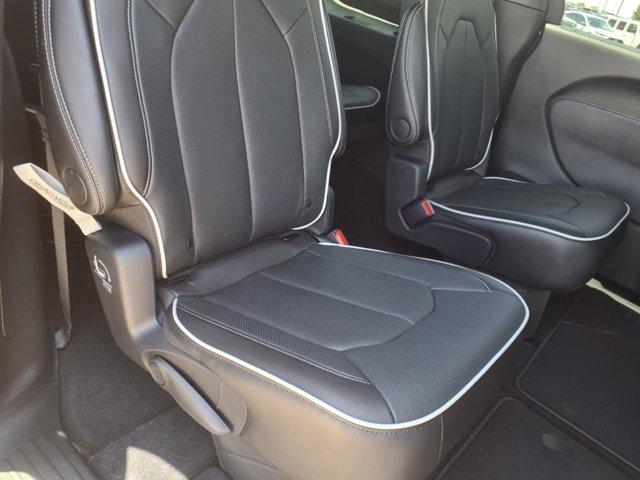 Photo of 2025 Fathom Blue Pearlcoat Chrysler Pacifica