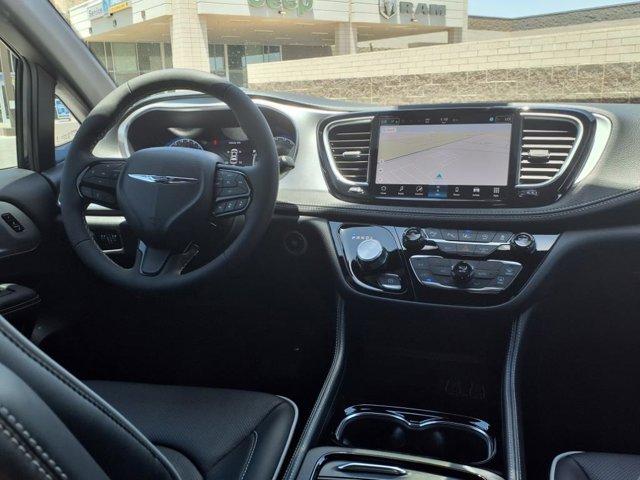 Photo of 2025 Fathom Blue Pearlcoat Chrysler Pacifica
