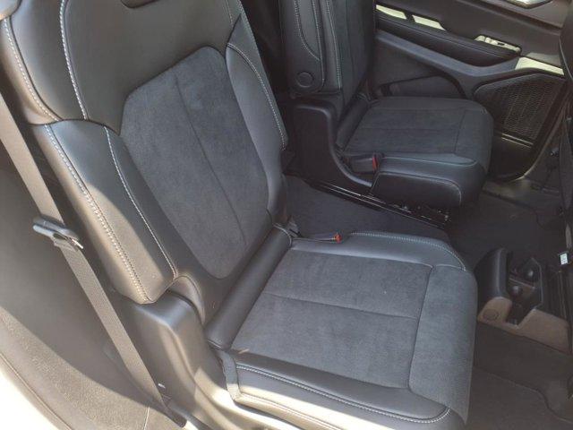 Photo of 2025 Bright White Clearcoat Jeep Grand Cherokee L