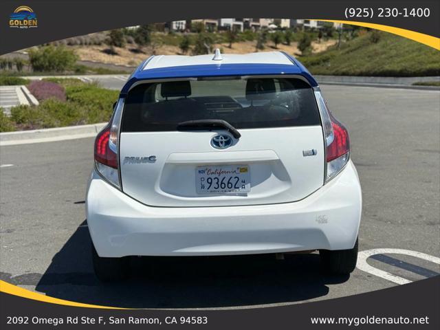 Photo of 2016 Super White Toyota Prius c