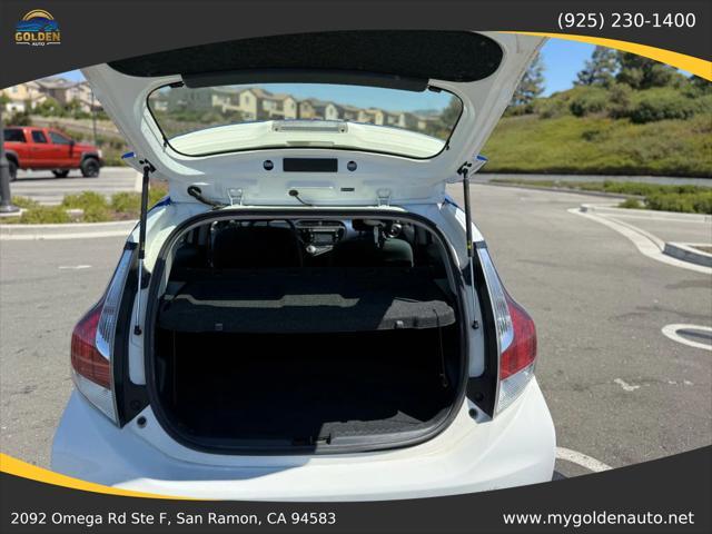 Photo of 2016 Super White Toyota Prius c
