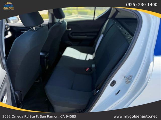 Photo of 2016 Super White Toyota Prius c
