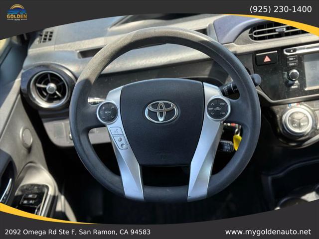 Photo of 2016 Super White Toyota Prius c