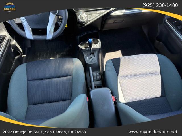 Photo of 2016 Super White Toyota Prius c