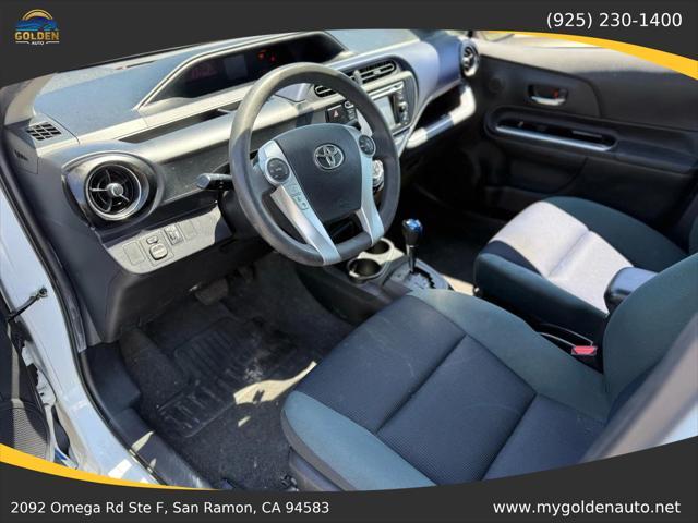Photo of 2016 Super White Toyota Prius c