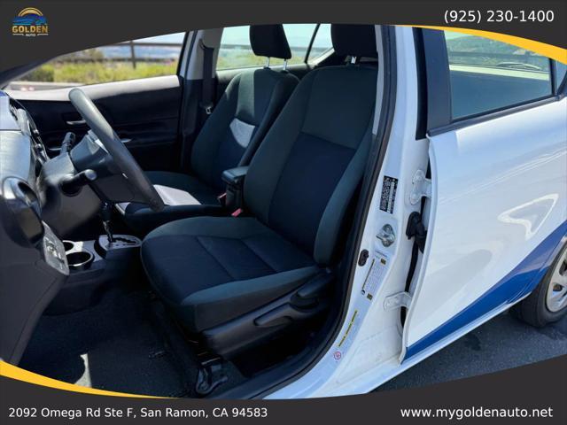 Photo of 2016 Super White Toyota Prius c