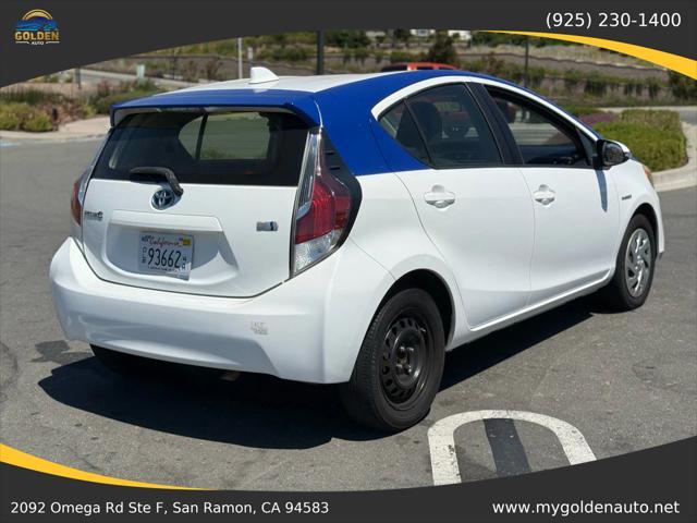 Photo of 2016 Super White Toyota Prius c