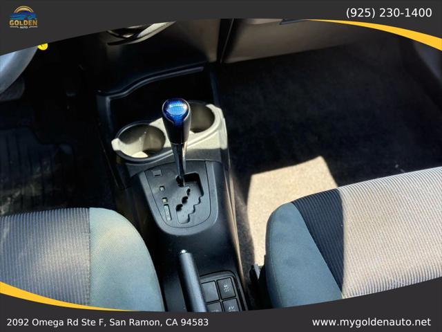 Photo of 2016 Super White Toyota Prius c