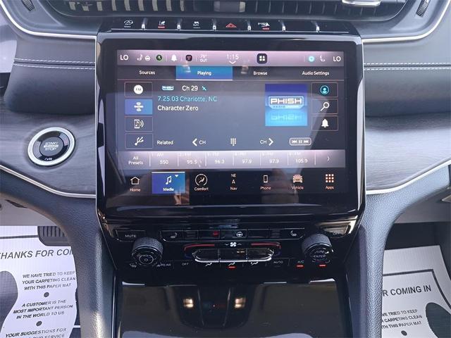 Photo of 2023 Diamond Black Crystal Pearlcoat Jeep Grand Cherokee