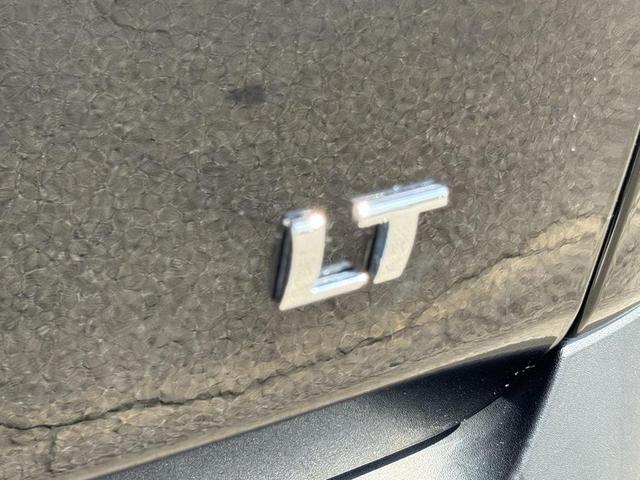 Photo of 2023 Mosaic Black Metallic Chevrolet Traverse