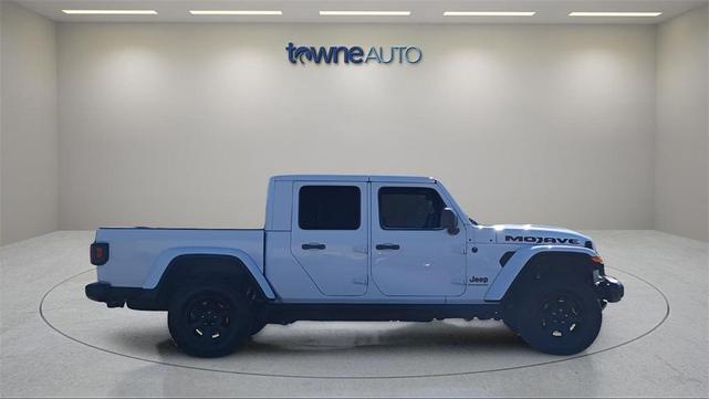 Photo of 2023 Bright White Clearcoat Jeep Gladiator