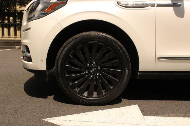 Photo of 2018 White Lincoln Navigator