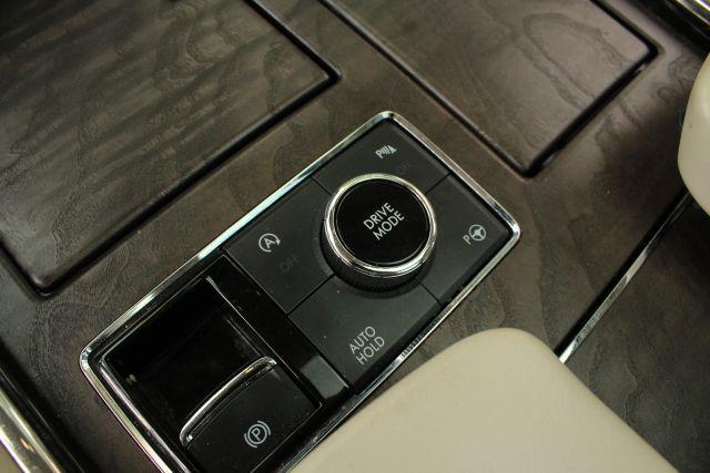 Photo of 2018 White Lincoln Navigator