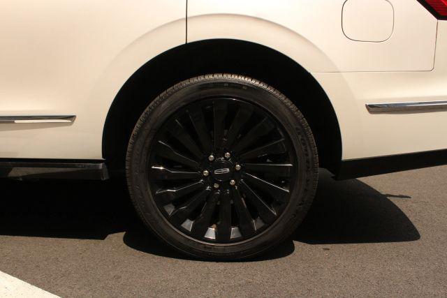 Photo of 2018 White Lincoln Navigator