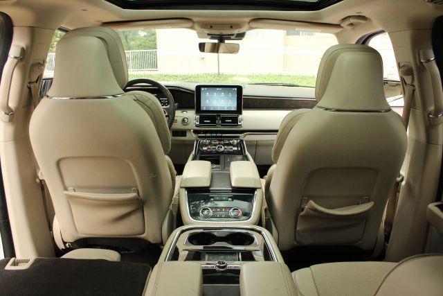 Photo of 2018 White Lincoln Navigator